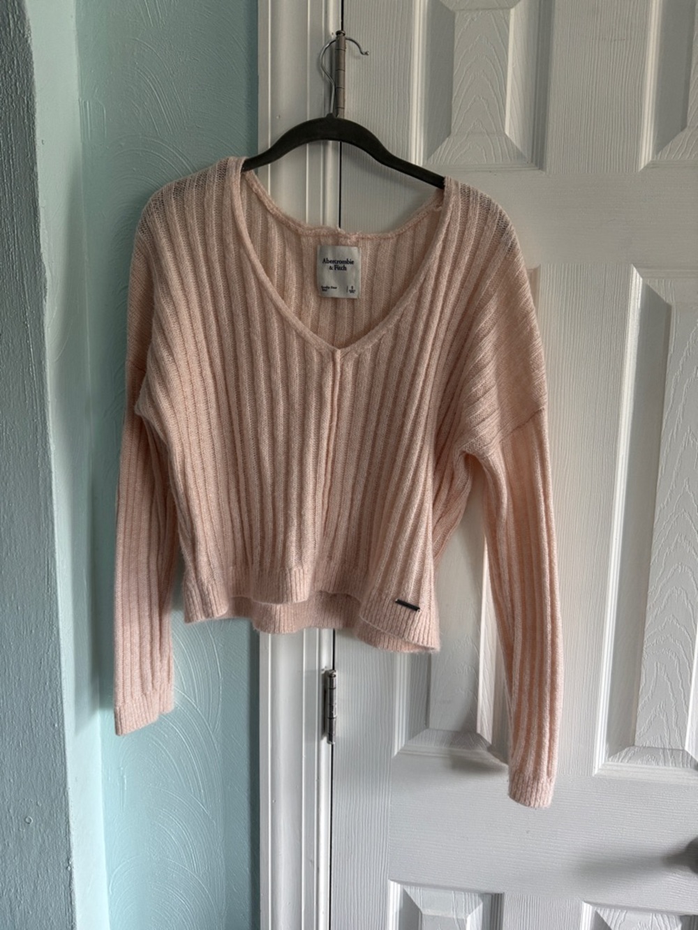 Abercrombie & Fitch Blush Ribbed V-Neck Sweater